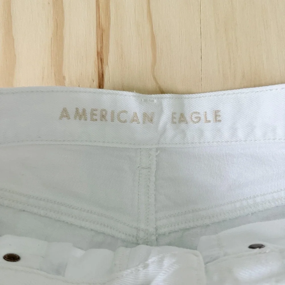 American Eagle Size 6 Baggy Mom Denim Shorts white distressed